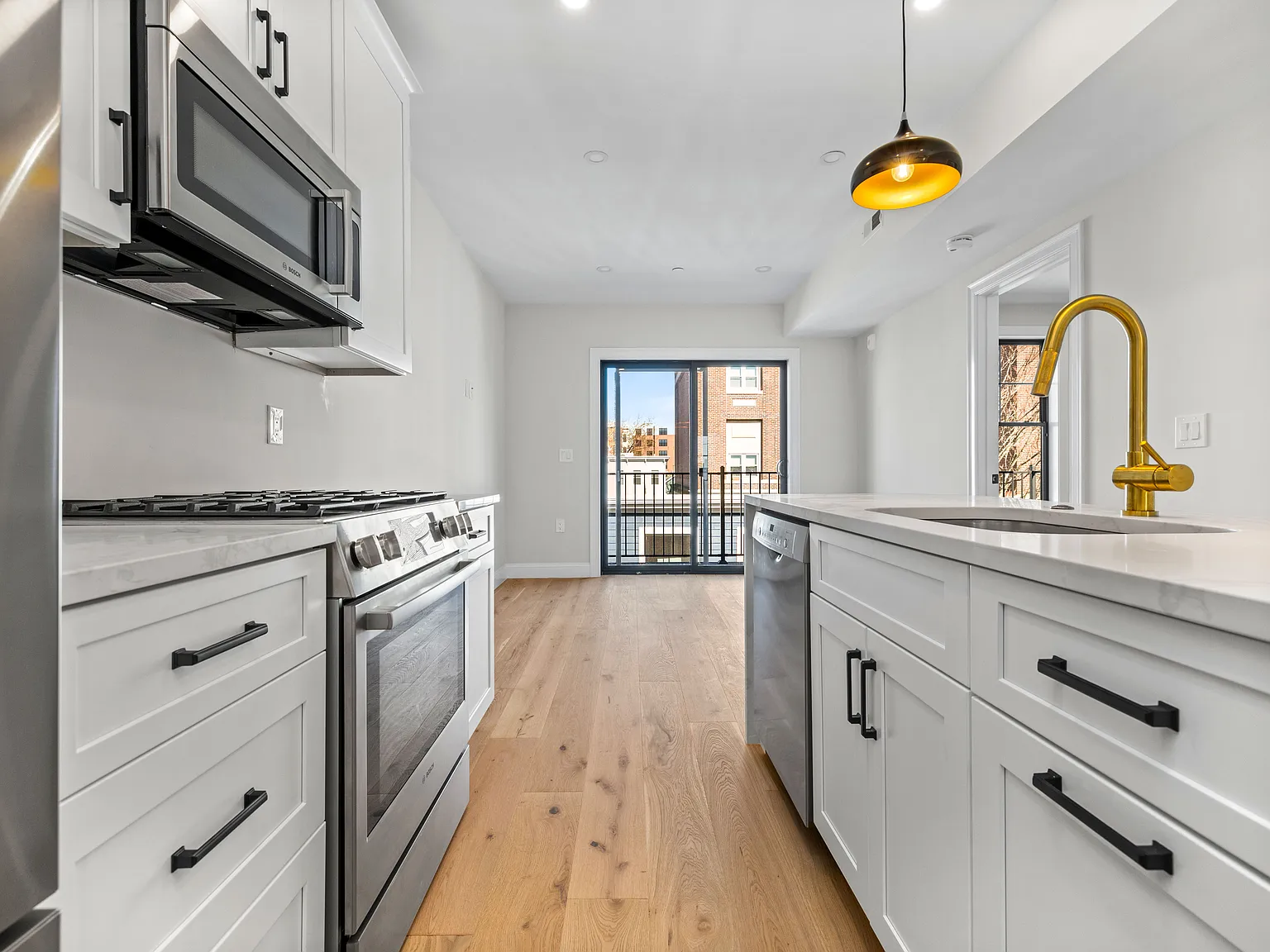 4 bed, $5,600 — Photo 2