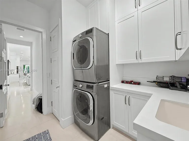 13689 Deering Bay Dr — Photo 2