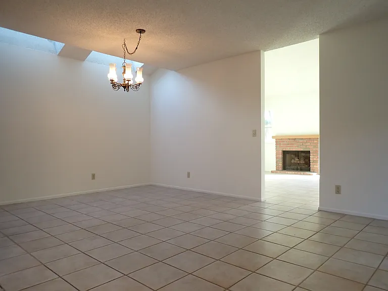 7846 Connie Dr — Photo 3