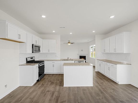 5th image of 352 Blue Aspen Dr