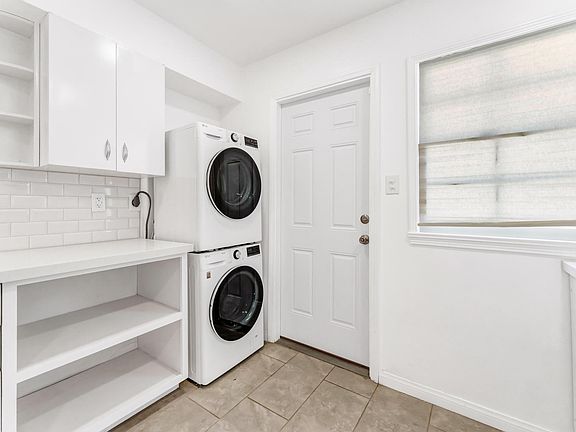 3rd image of 2025 Ballard Dr