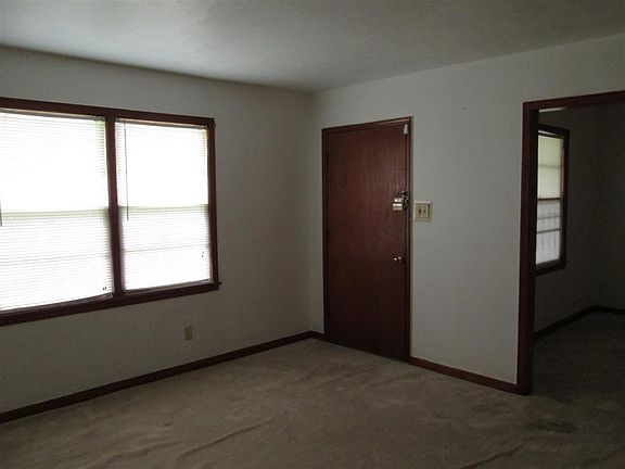 5th image of 3540 Edgeware Rd W