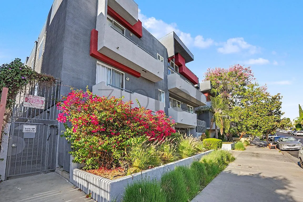 2 bed, 910 sqft, $2,900 — Photo 2