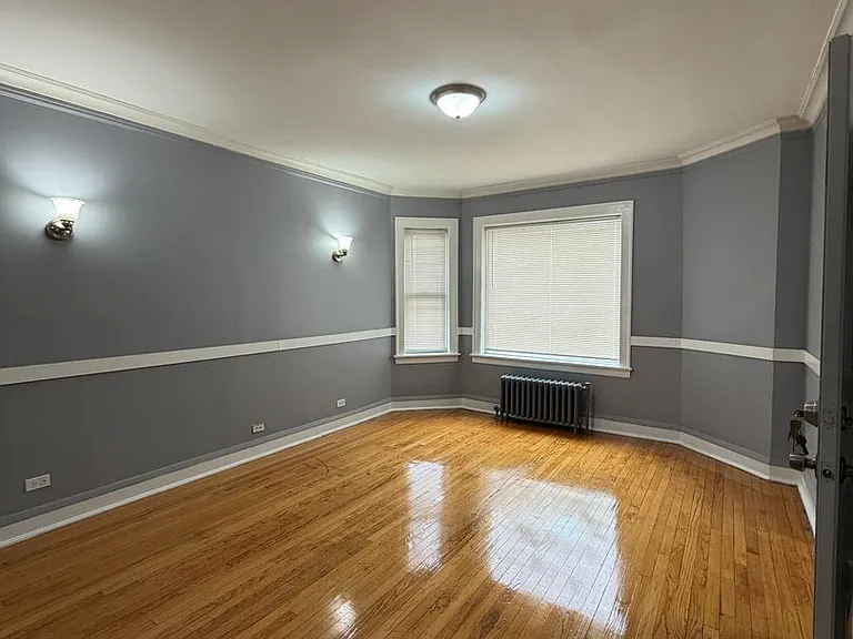 7705 S Laflin St — Photo 1