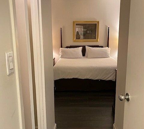 4th image of 150 W 51st St APT 727