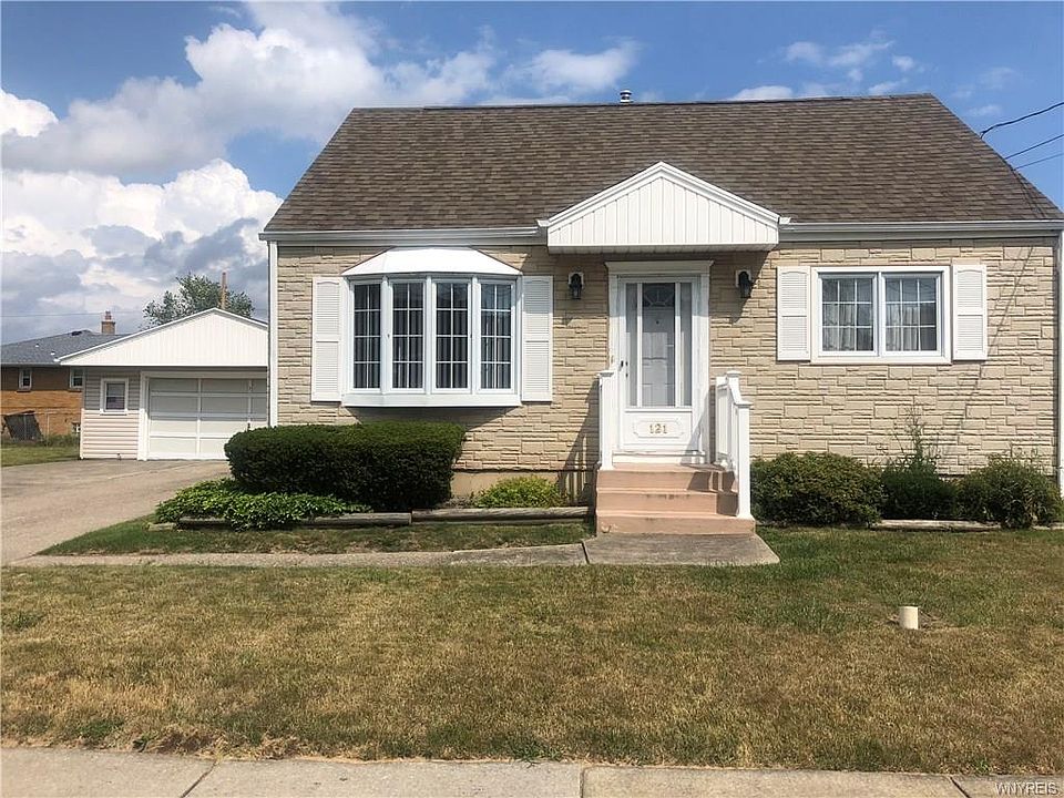 1st image of 121 Currier Ave