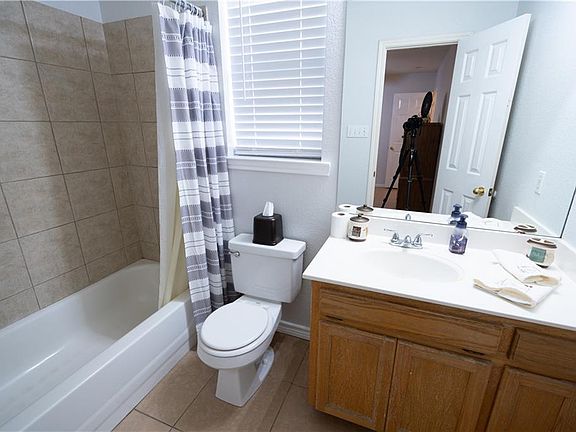5th image of 2403 Northlawn Dr