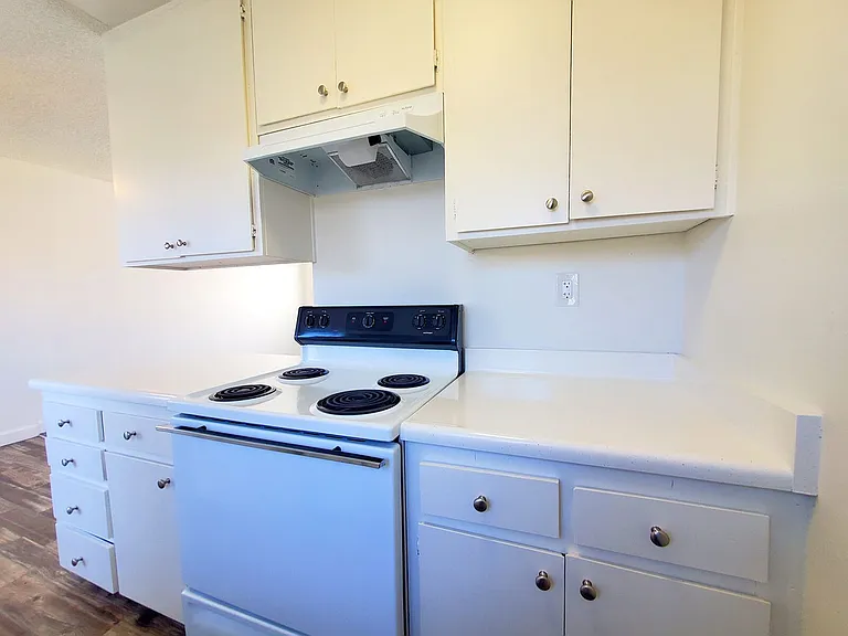 Westbrook Manor Apartments — Photo 7