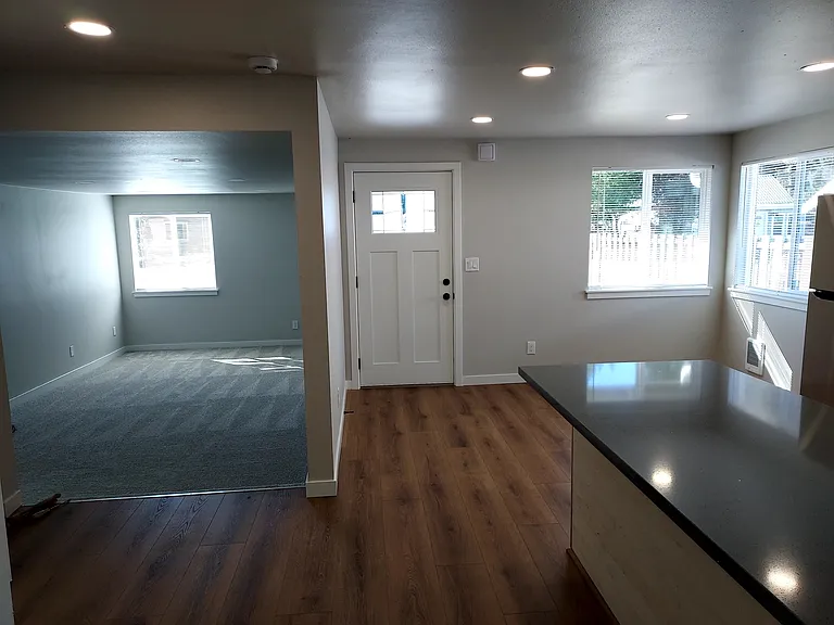 411 Anderson Ave — Photo 6