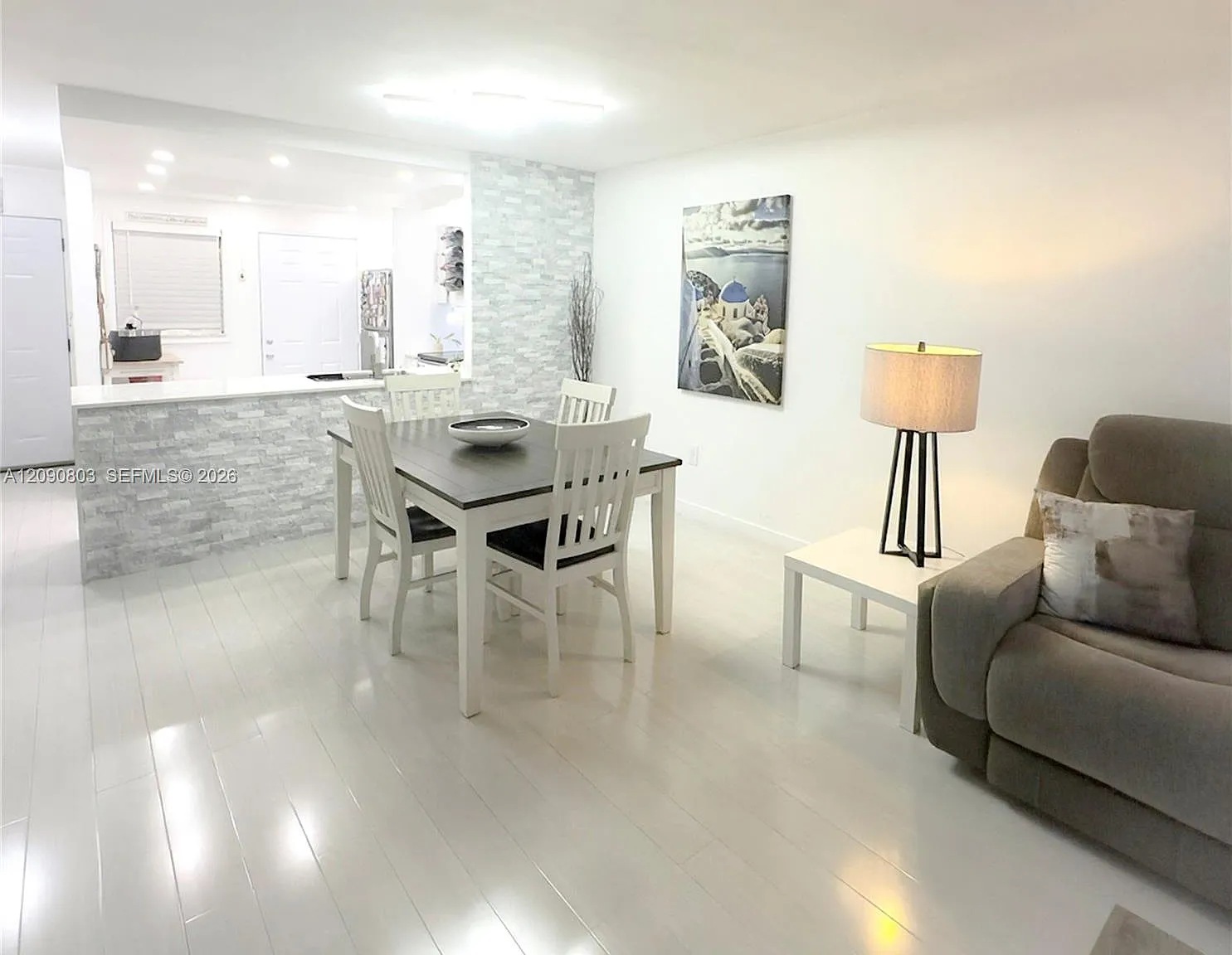 Eden Isles Condo No 5 — Photo 3