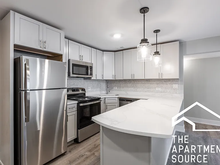 1214 N La Salle Dr #2 — Photo 2