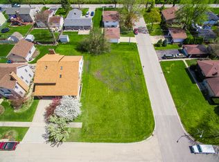 829 N Geneva Ct, Elmhurst, IL 60126