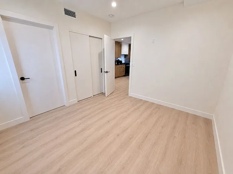2705 Benedict St — Photo 13
