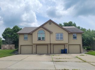 517 E 8th St, Kearney, MO 64060