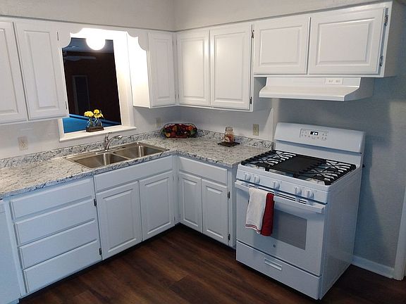 3rd image of 1825 W Parkview Ave