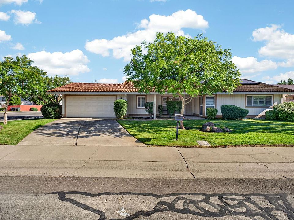 1st image of 131 Parkshore Cir