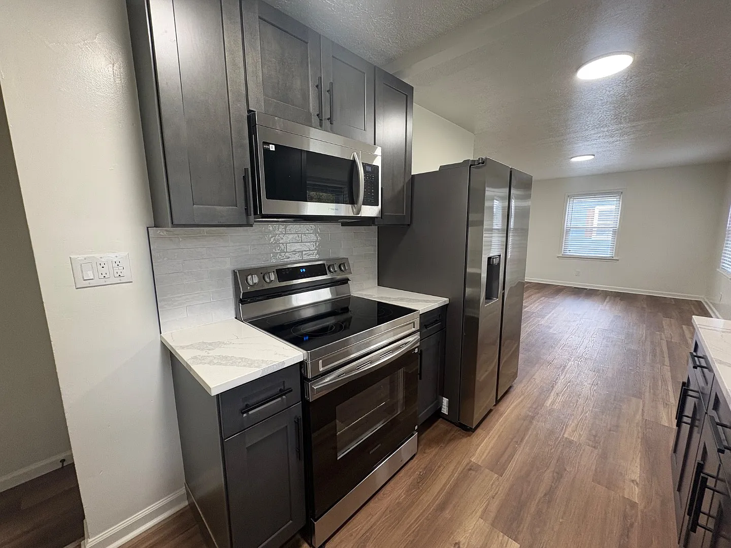 1718 N Irvington Ave — Photo 3