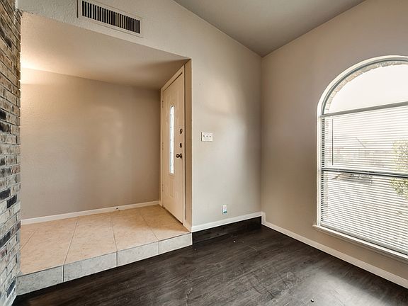 2nd image of 624 Priscilla Ln