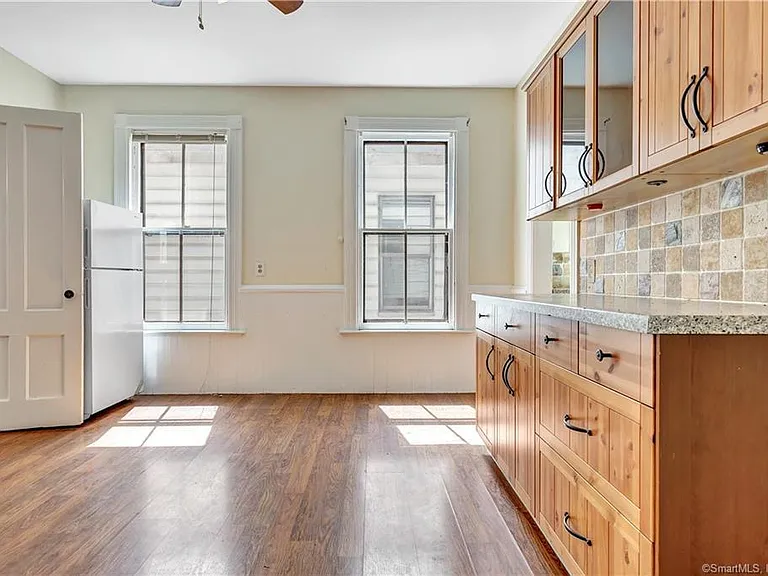 28 Edwards St #2 — Photo 4