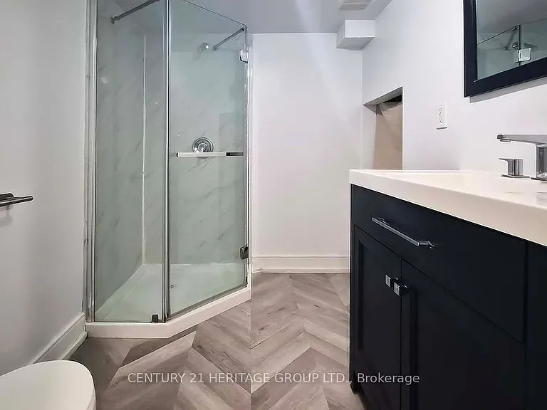 328 Moore Park Ave #LOWER — Photo 14