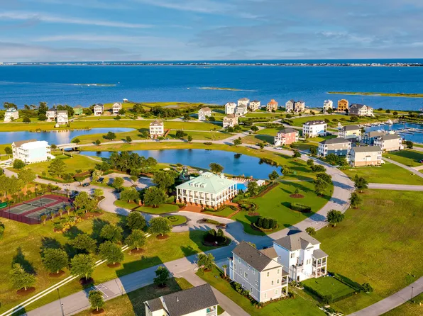 756 Cannonsgate Drive, Newport, NC 28570