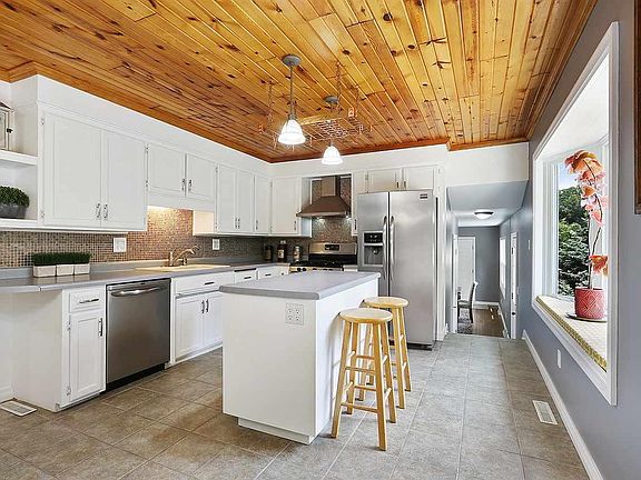 4th image of 536 Saint Francis Dr