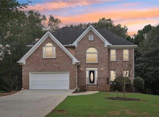 221 Larkshyre Trl, Lawrenceville, GA 30043