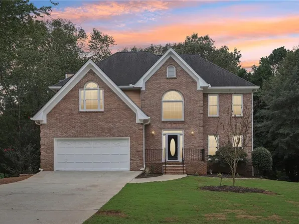 221 Larkshyre Trl, Lawrenceville, GA 30043