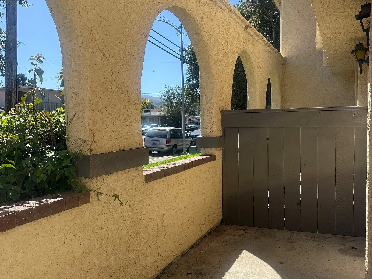 1001 E Cypress Ave — Photo 1