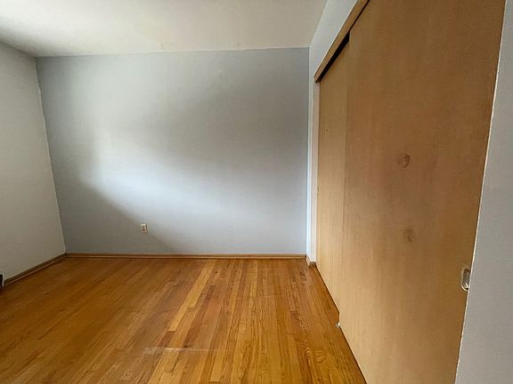 3rd image of 1466 N Farwell Ave #14
