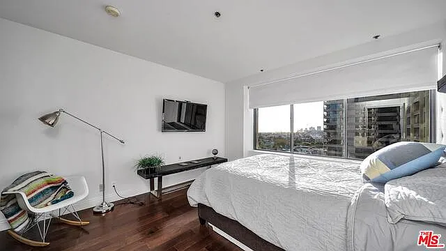 10724 Wilshire Blvd #809 — Photo 10