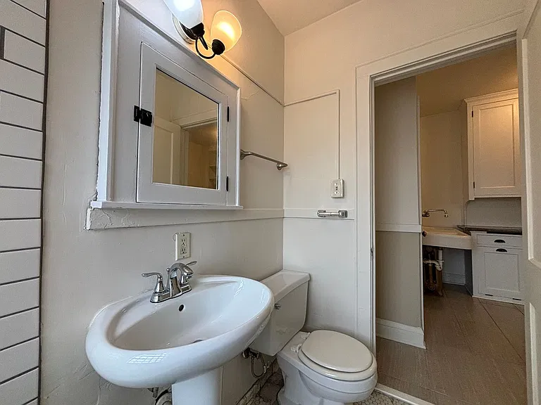 451 Fairview Ave N — Photo 23