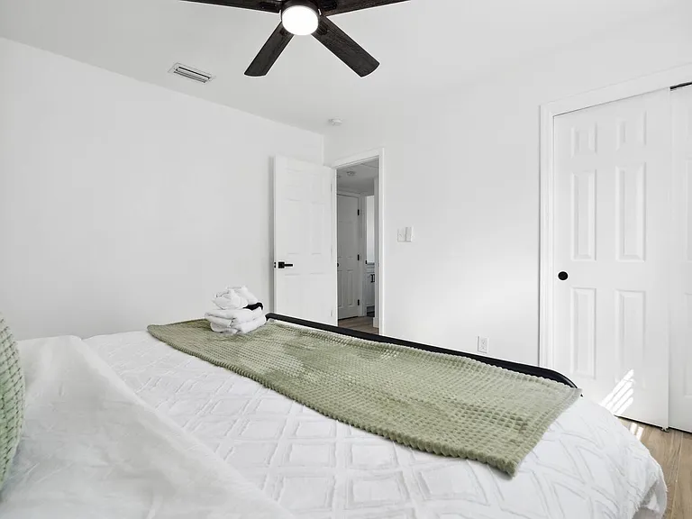 3211 W Tyson Ave — Photo 20