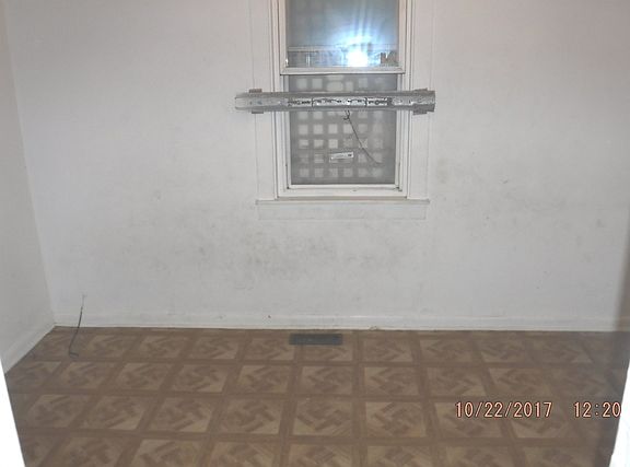 3rd image of 9719 S Avenue L