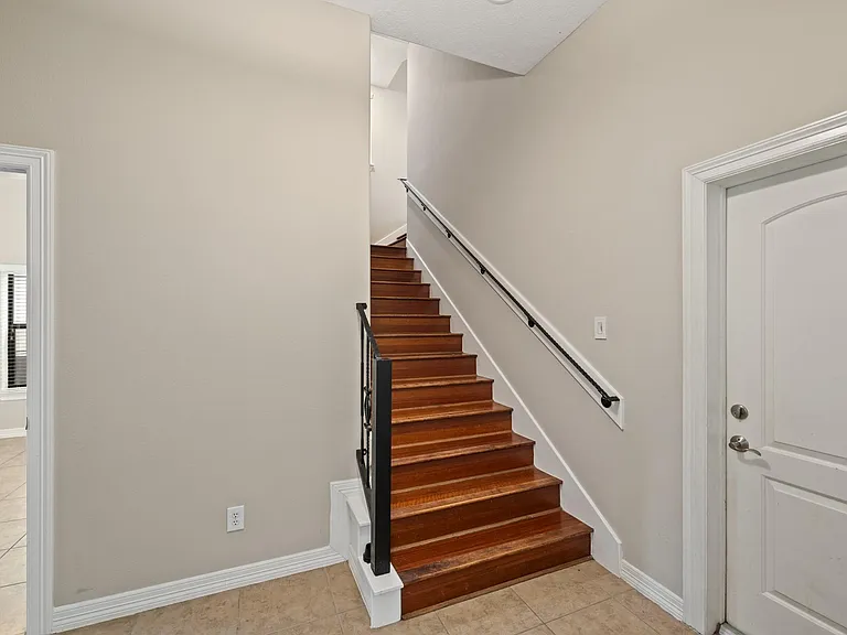 2045 W 14th 1/2 St — Photo 2