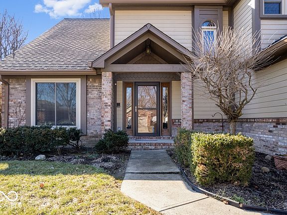 3rd image of 207 Huddleston Dr S