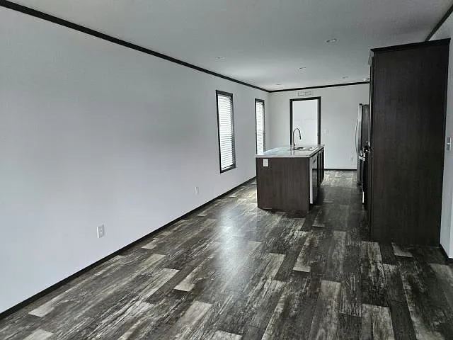 3 bed, 2.0 bath, 1056 sqft, $2,130 — Photo 3
