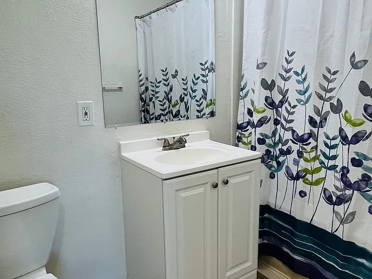 5910 Warren St — Photo 21