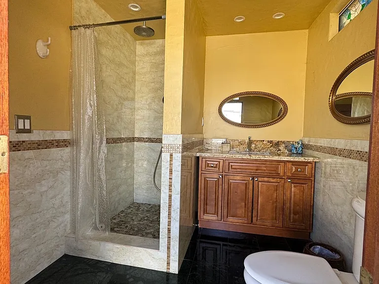 primary bedroom bathroom