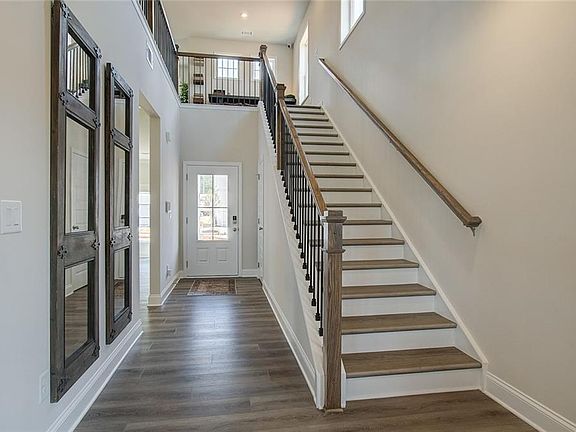 3rd image of 3809 Ivy Cottage Dr