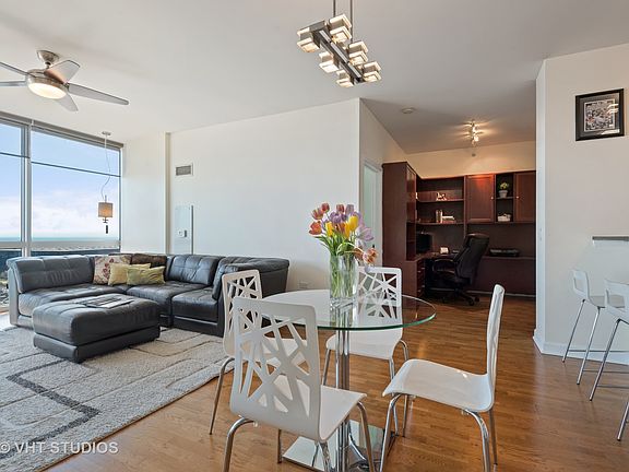 3rd image of 1901 S Calumet Ave #88