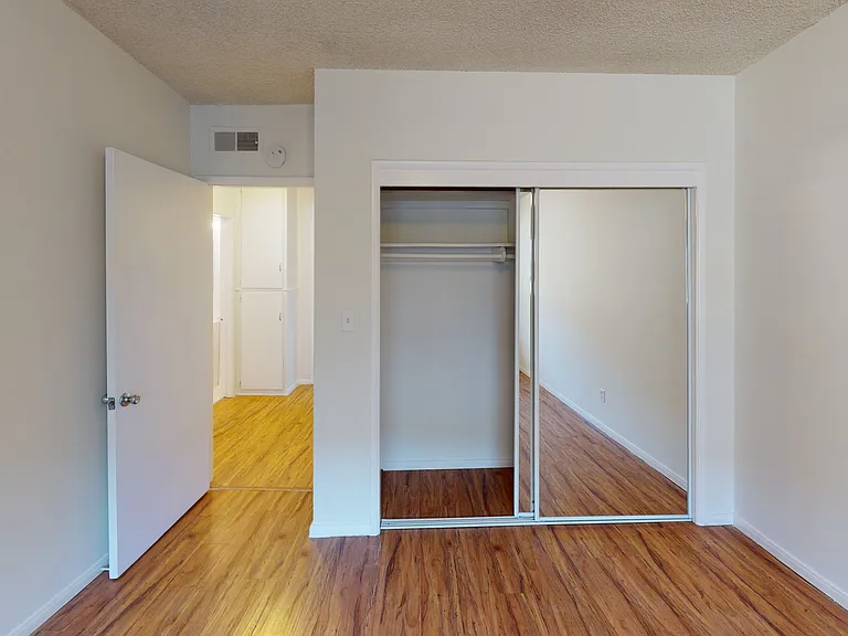 Parkvue Apartments — Photo 9