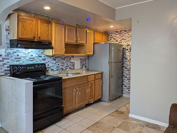 3rd image of 1173 Atlantic Ave APT C
