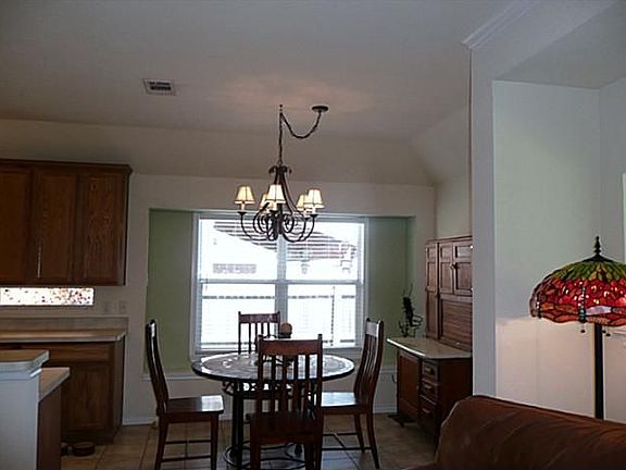 3rd image of 5805 Meadowglen Dr