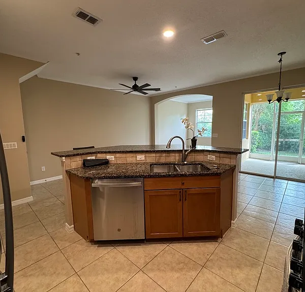 839 Assembly Ct — Photo 18