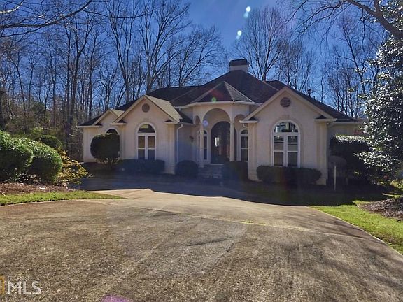 2nd image of 215 Montrose Dr