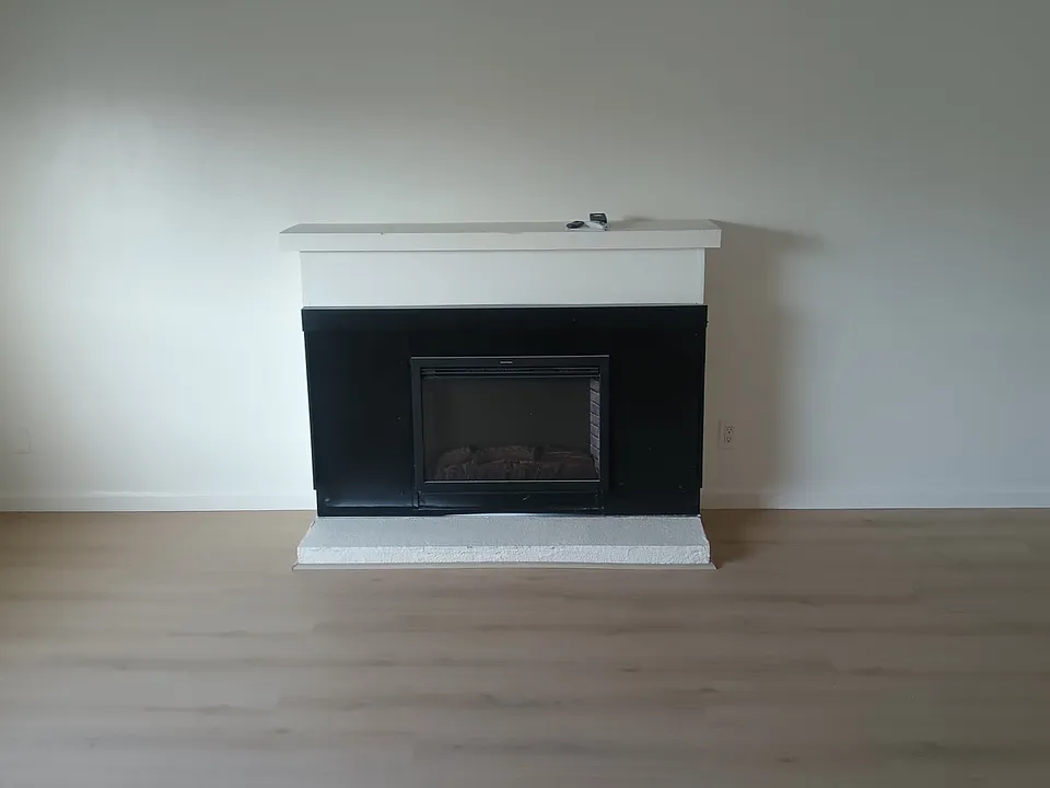 1552 N Mariposa Ave #9
