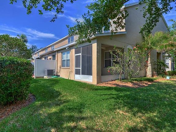 3rd image of 731 Vallance Way NE