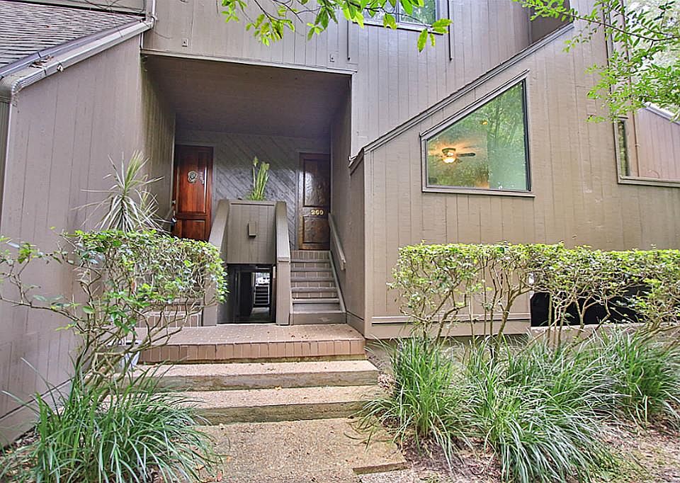 1st image of 260 Litchfield Ln #115