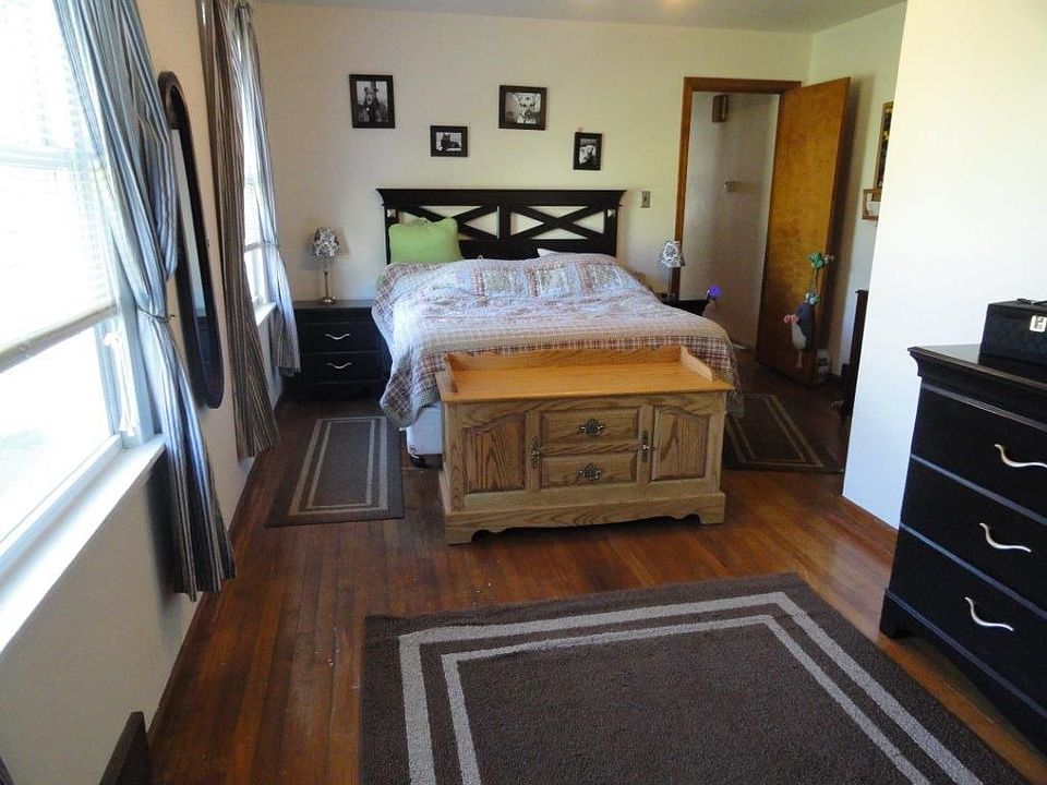 2nd image of 223 Meadow St